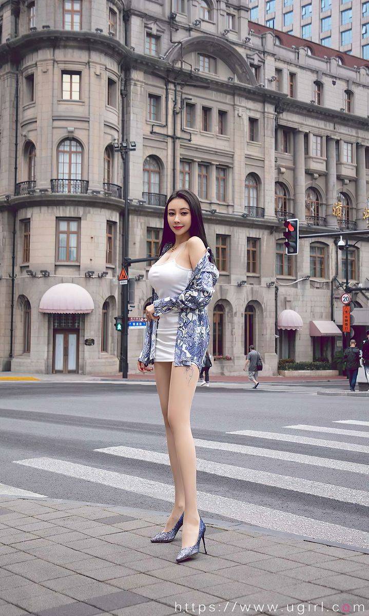 尤果圈美女模特果儿Victoria纤细长腿迷人精主题户外写真-12