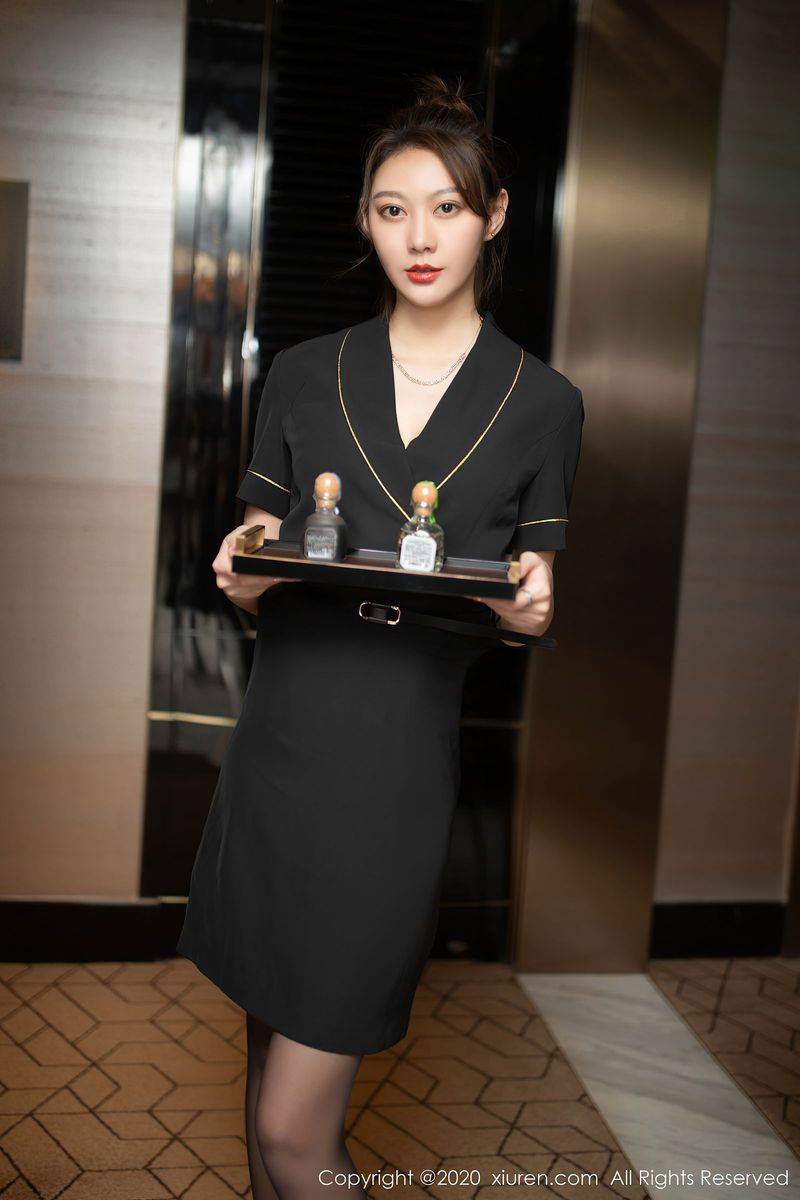 秀人网性感女神付艺轩Renee黑丝美腿黑色制服系列足量写真