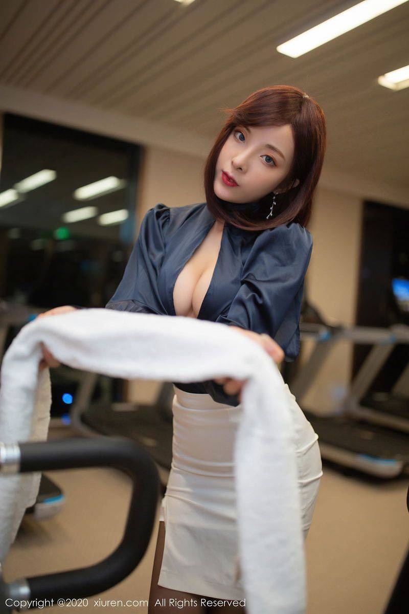 秀人网美女模特陈小喵健身房私教销售黑丝美腿主题写真-38