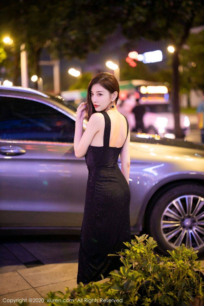 秀人网性感女神杨晨晨sugar黑丝美腿与典雅礼裙娇柔足量写真-4