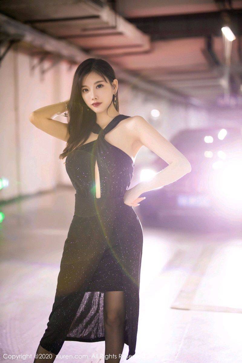 秀人网性感女神杨晨晨sugar黑丝美腿与典雅礼裙娇柔足量写真-7