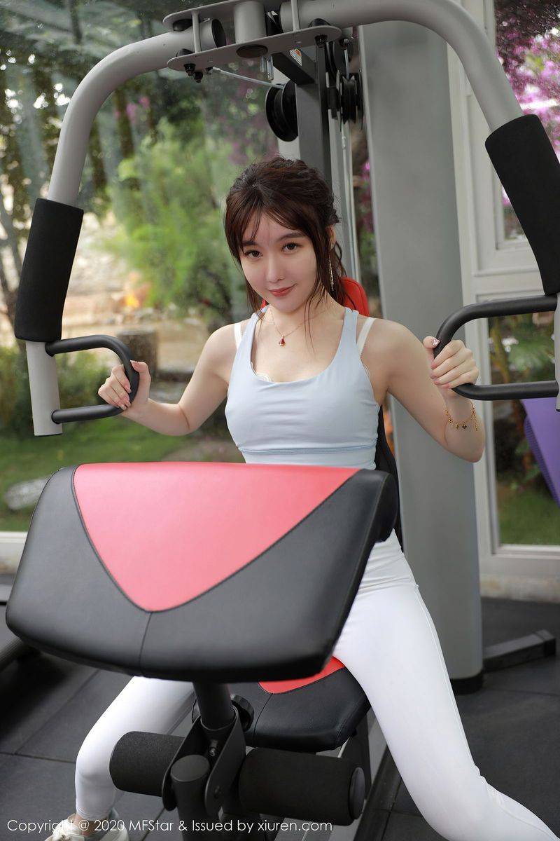 模范学院运动女神薛琪琪sandy健身房惹火身材系列大理旅拍