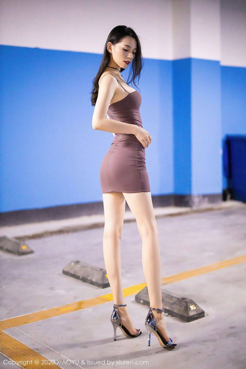 语画界性感女神言沫丝袜美腿高挑身材简约吊裙私房写真-34