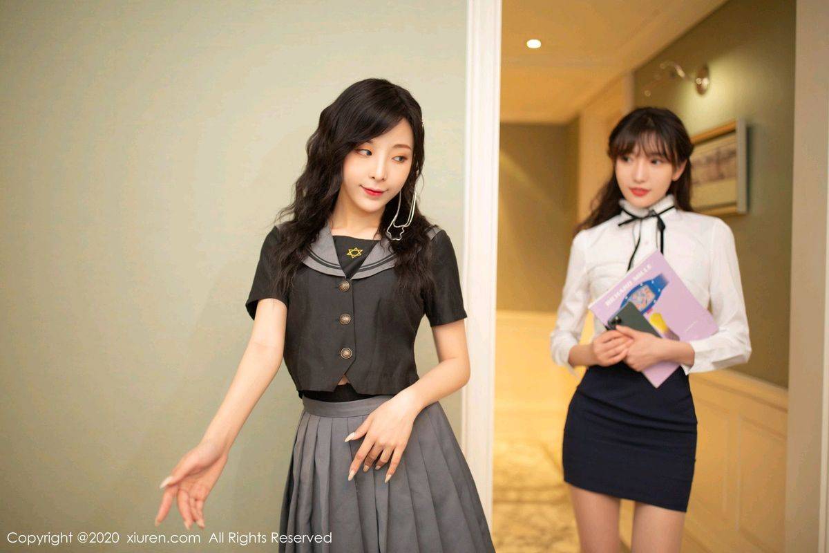 秀人网性感姐妹花陈小喵与陆萱萱职场教师与清纯学生写真-5