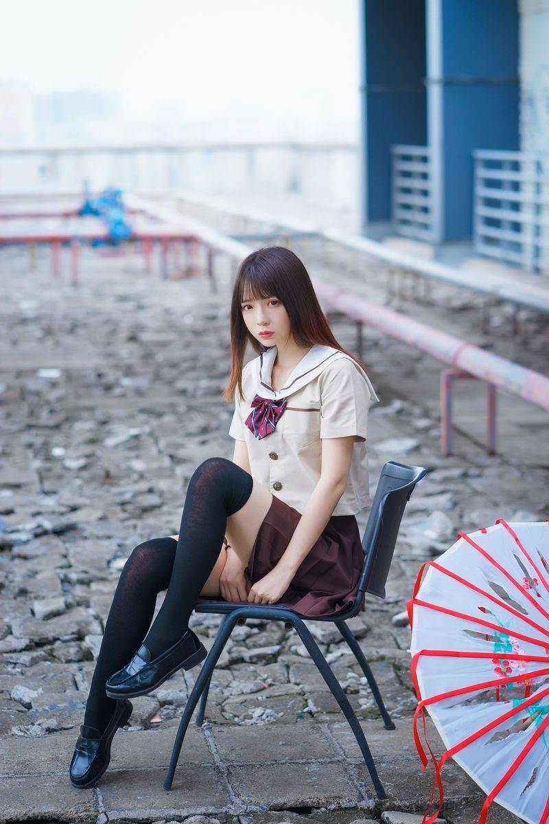 网络美女疯猫ss《丝袜狂想曲(伞)》长筒袜古典风性感写真