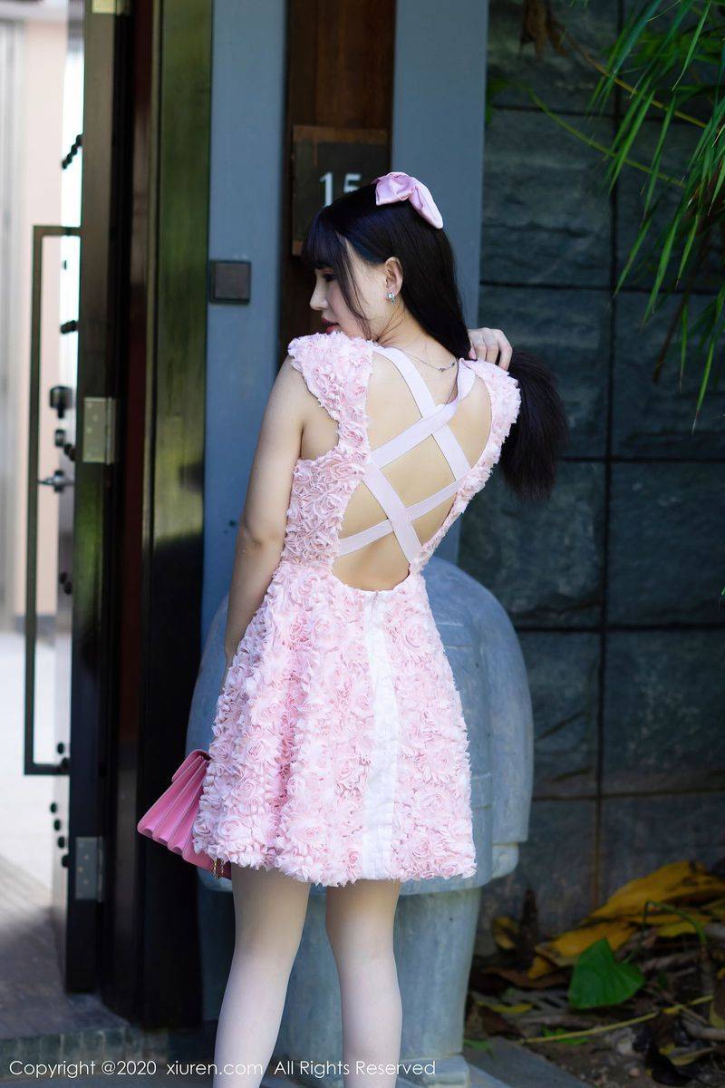 秀人网性感女神Flower朱可儿丰满身材白皙爆乳三亚旅拍