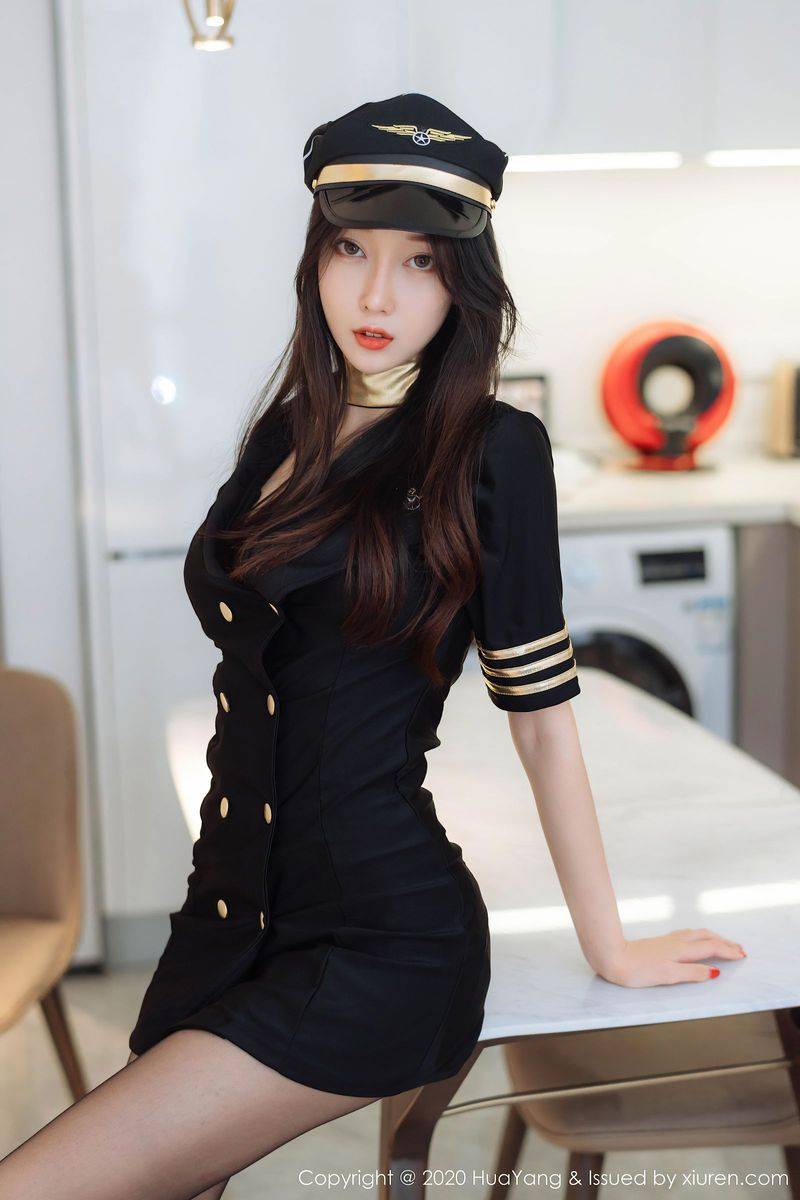 花漾Show嫩模玥儿玥er性感帅气机长制服黑丝美腿写真-10