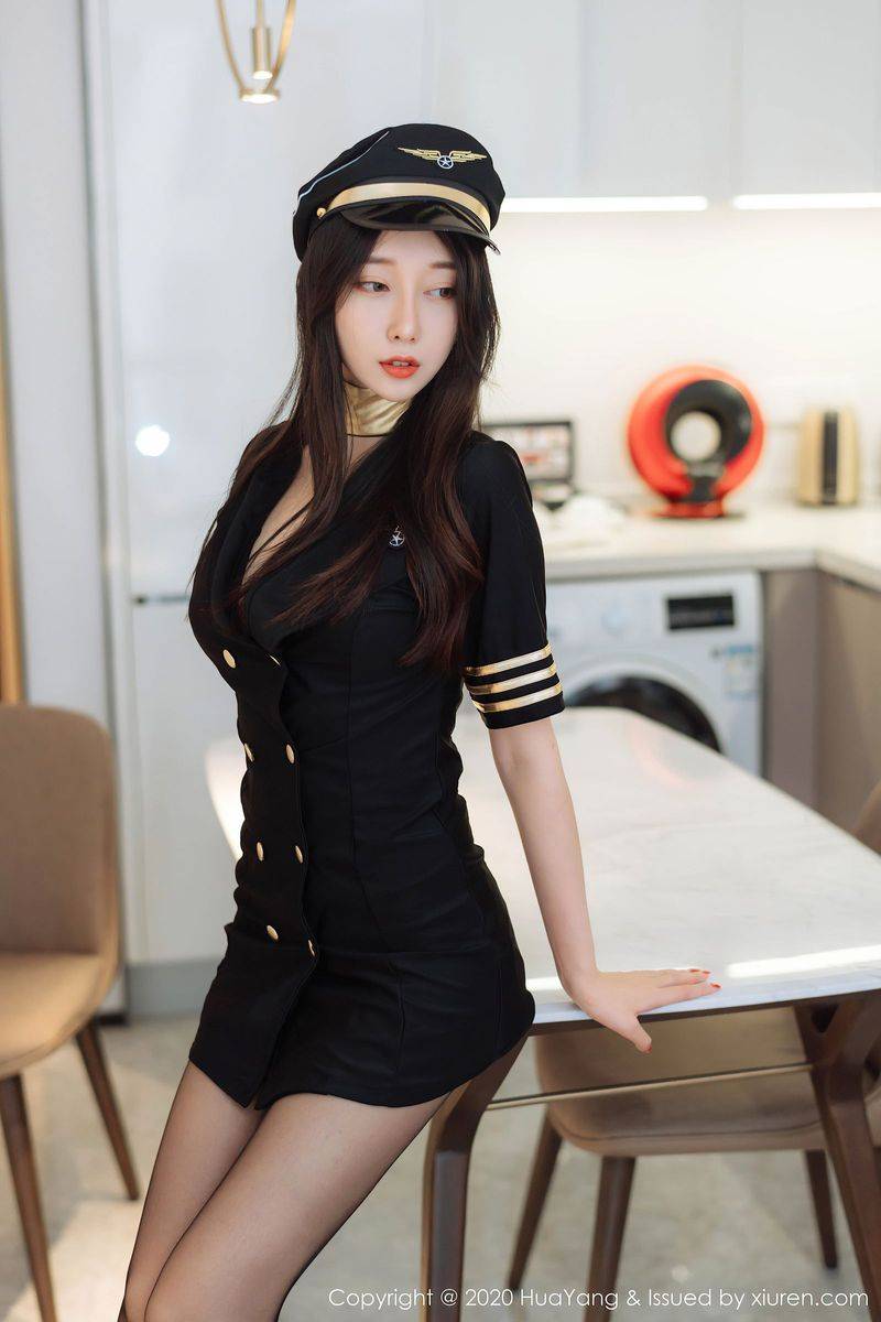 花漾Show嫩模玥儿玥er性感帅气机长制服黑丝美腿写真-9