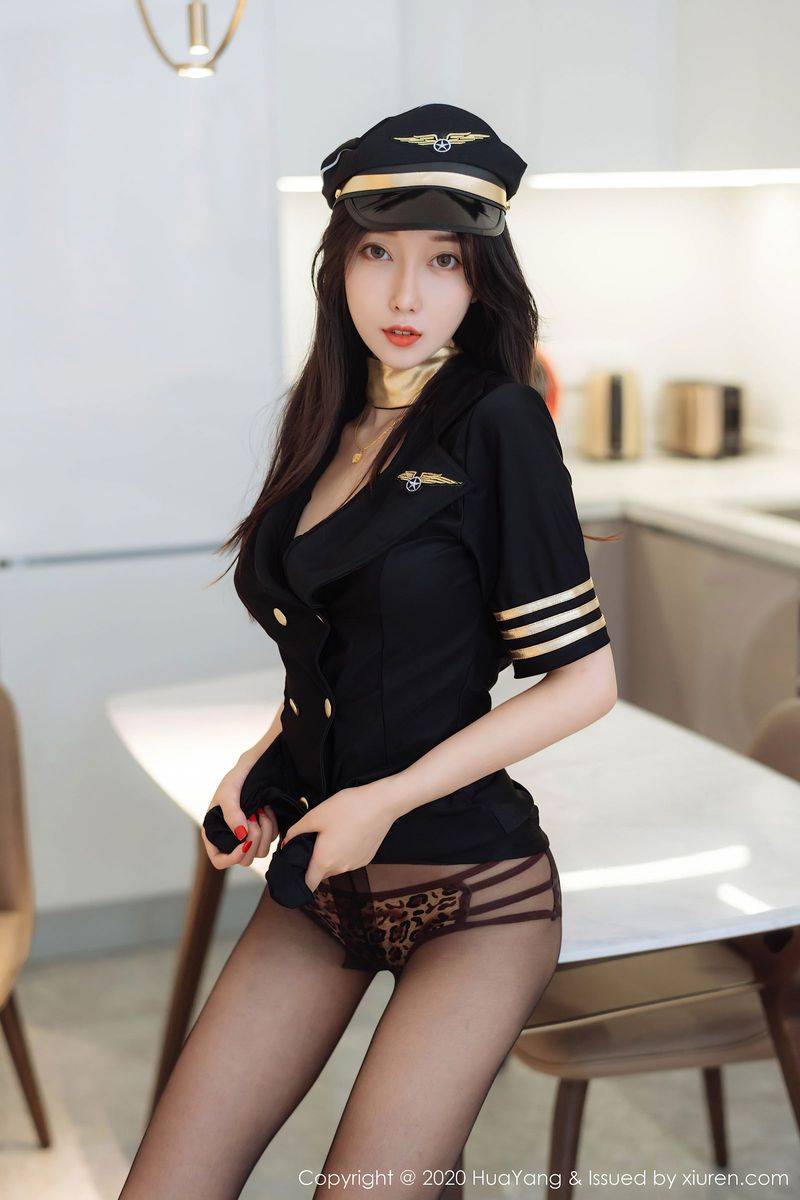 花漾Show嫩模玥儿玥er性感帅气机长制服黑丝美腿写真-14