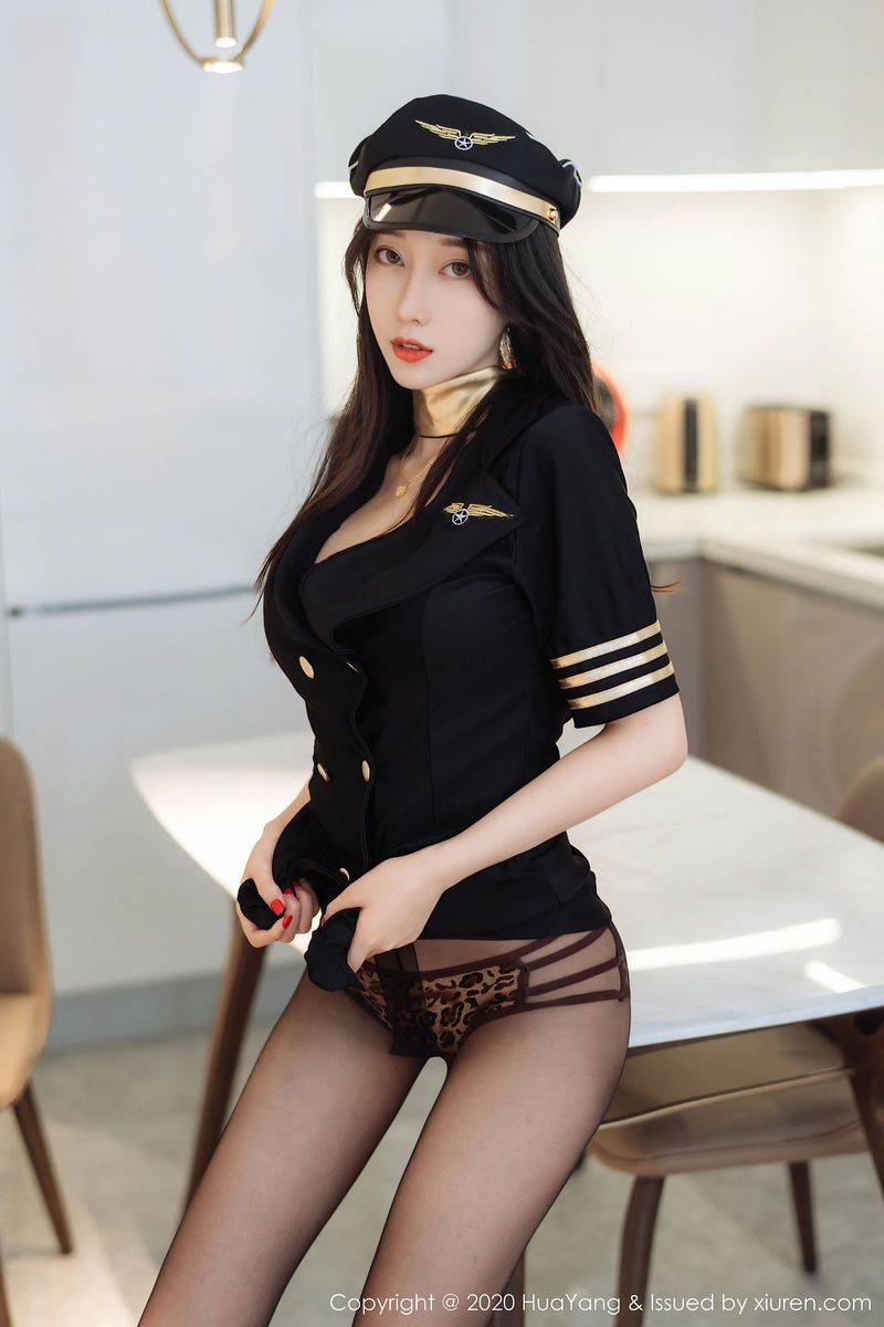 花漾Show嫩模玥儿玥er性感帅气机长制服黑丝美腿写真-15