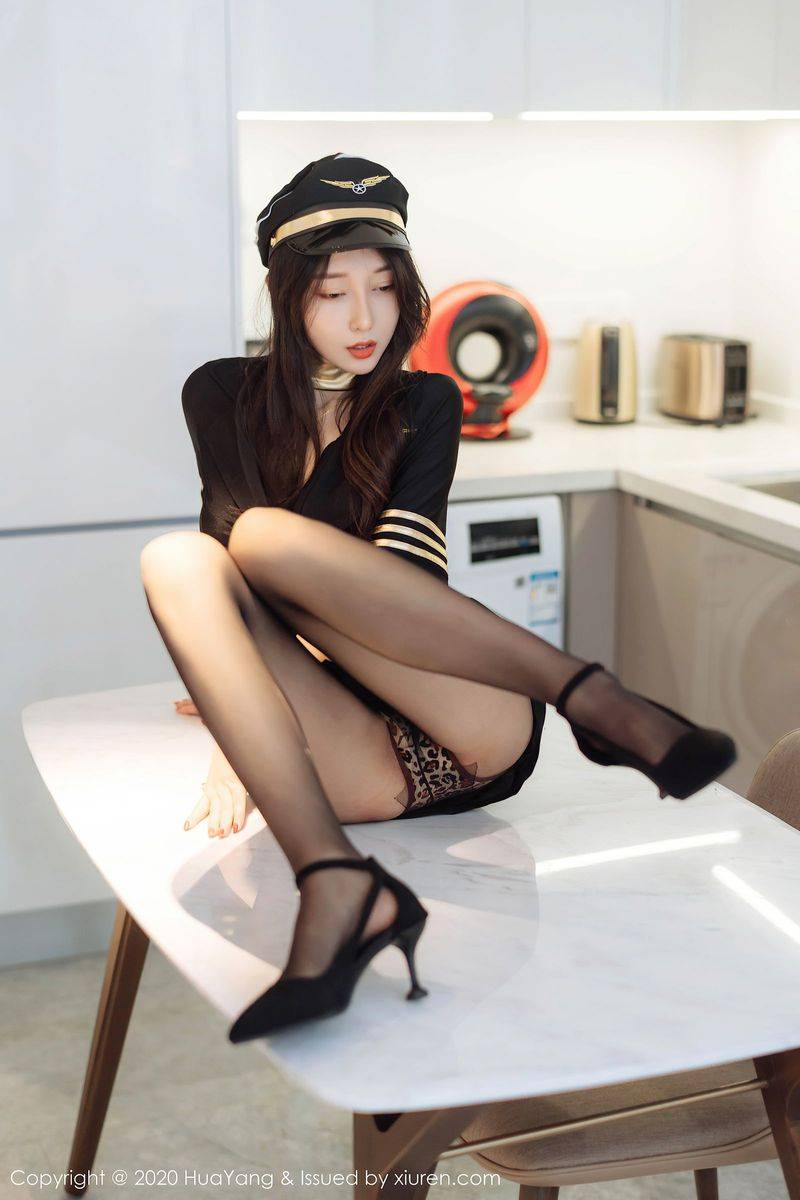 花漾Show嫩模玥儿玥er性感帅气机长制服黑丝美腿写真-25