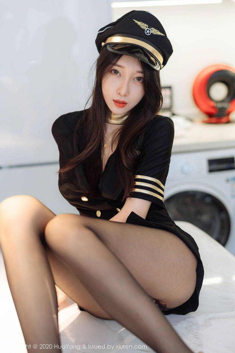 花漾Show嫩模玥儿玥er性感帅气机长制服黑丝美腿写真-29