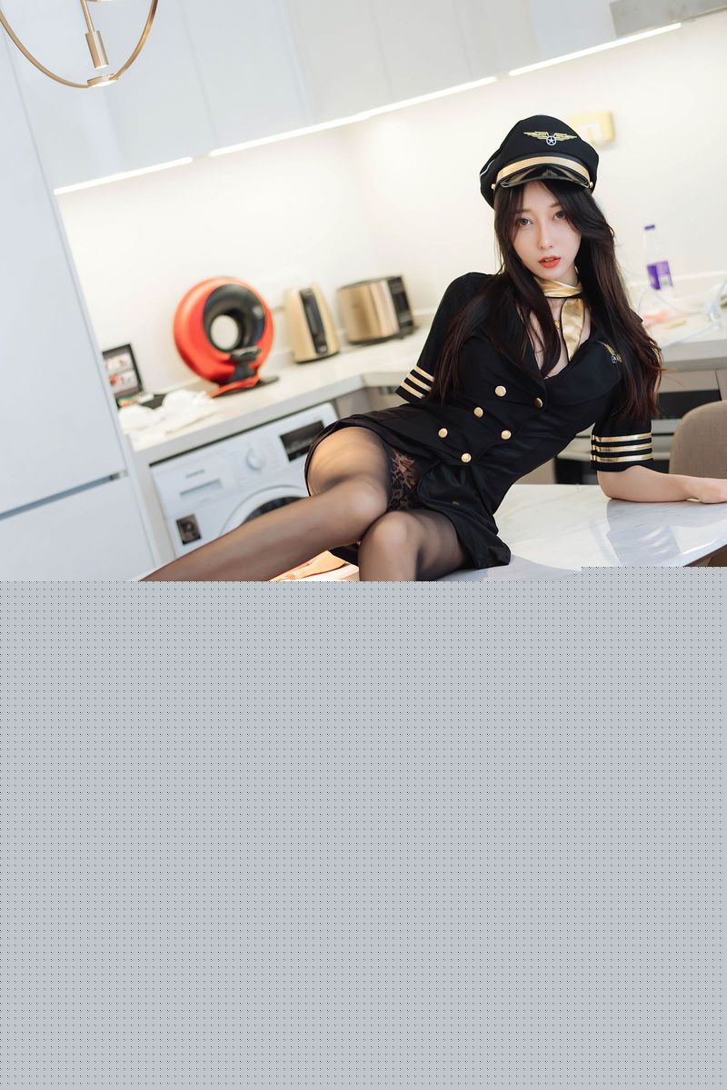 花漾Show嫩模玥儿玥er性感帅气机长制服黑丝美腿写真-49