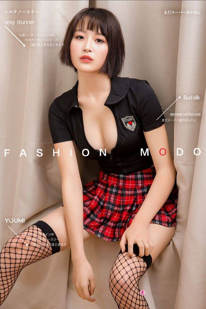 YOUMI尤美美女模特兰兰温柔眼神JK制服丝袜美腿性感娇羞写真