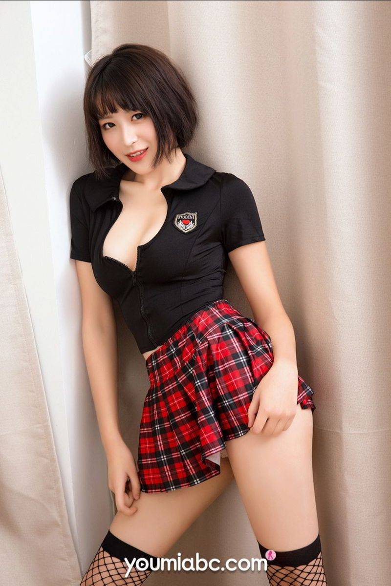 YOUMI尤美美女模特兰兰温柔眼神JK制服丝袜美腿性感娇羞写真-6