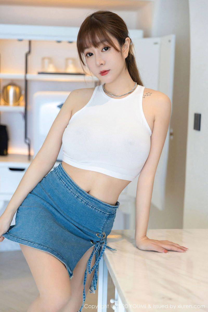 花漾Show性感女神王雨纯牛仔短裙丝袜美腿朦胧大理旅拍