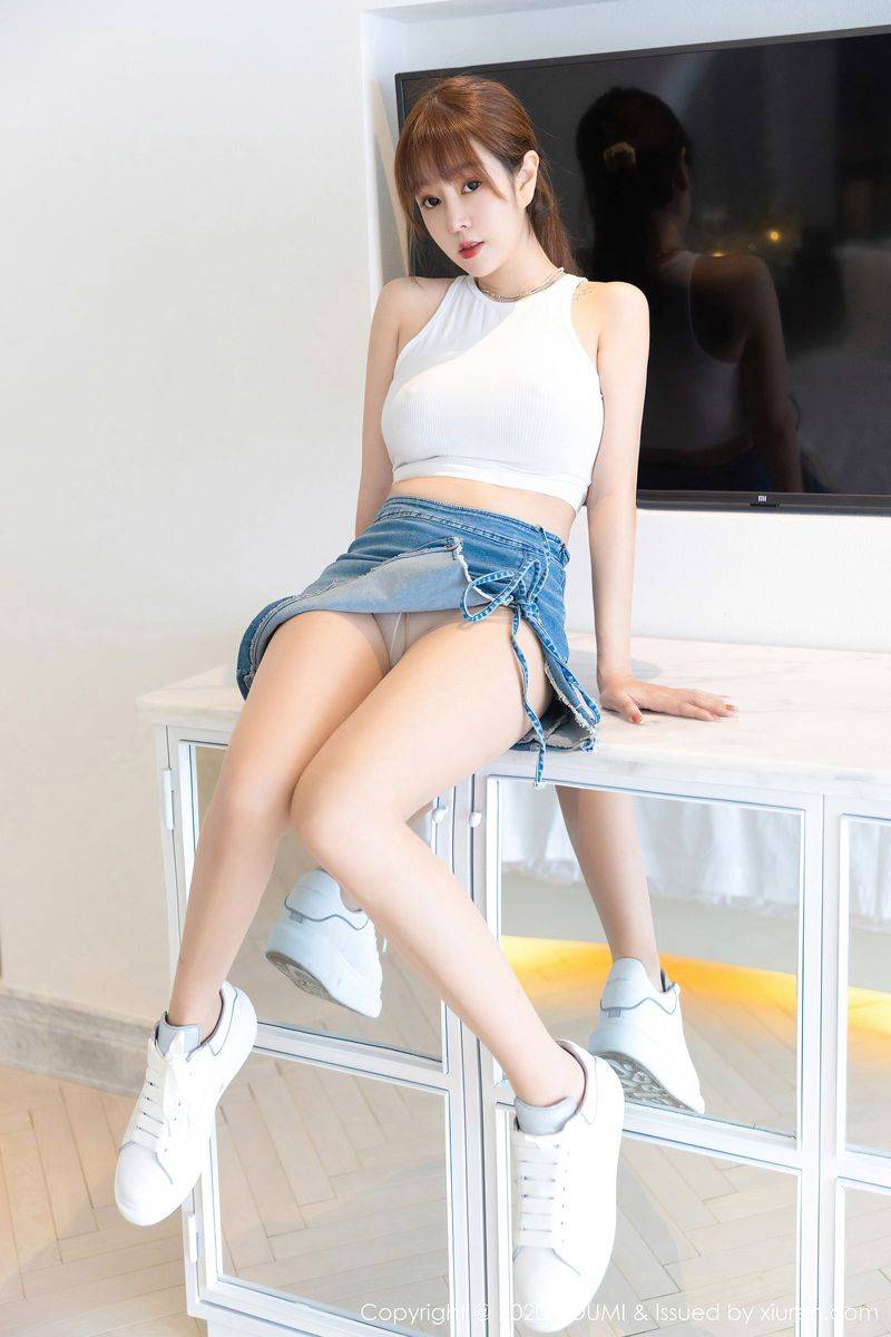 花漾Show性感女神王雨纯牛仔短裙丝袜美腿朦胧大理旅拍-11