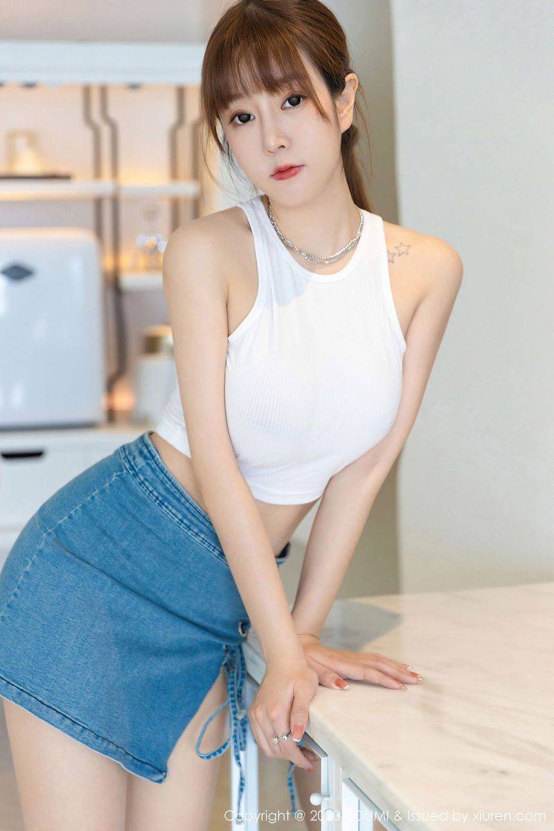 花漾Show性感女神王雨纯牛仔短裙丝袜美腿朦胧大理旅拍-34