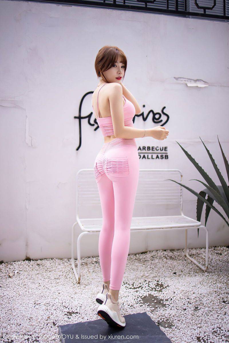 语画界性感女神芝芝Booty时尚装扮咖啡厅外拍系列写真-75