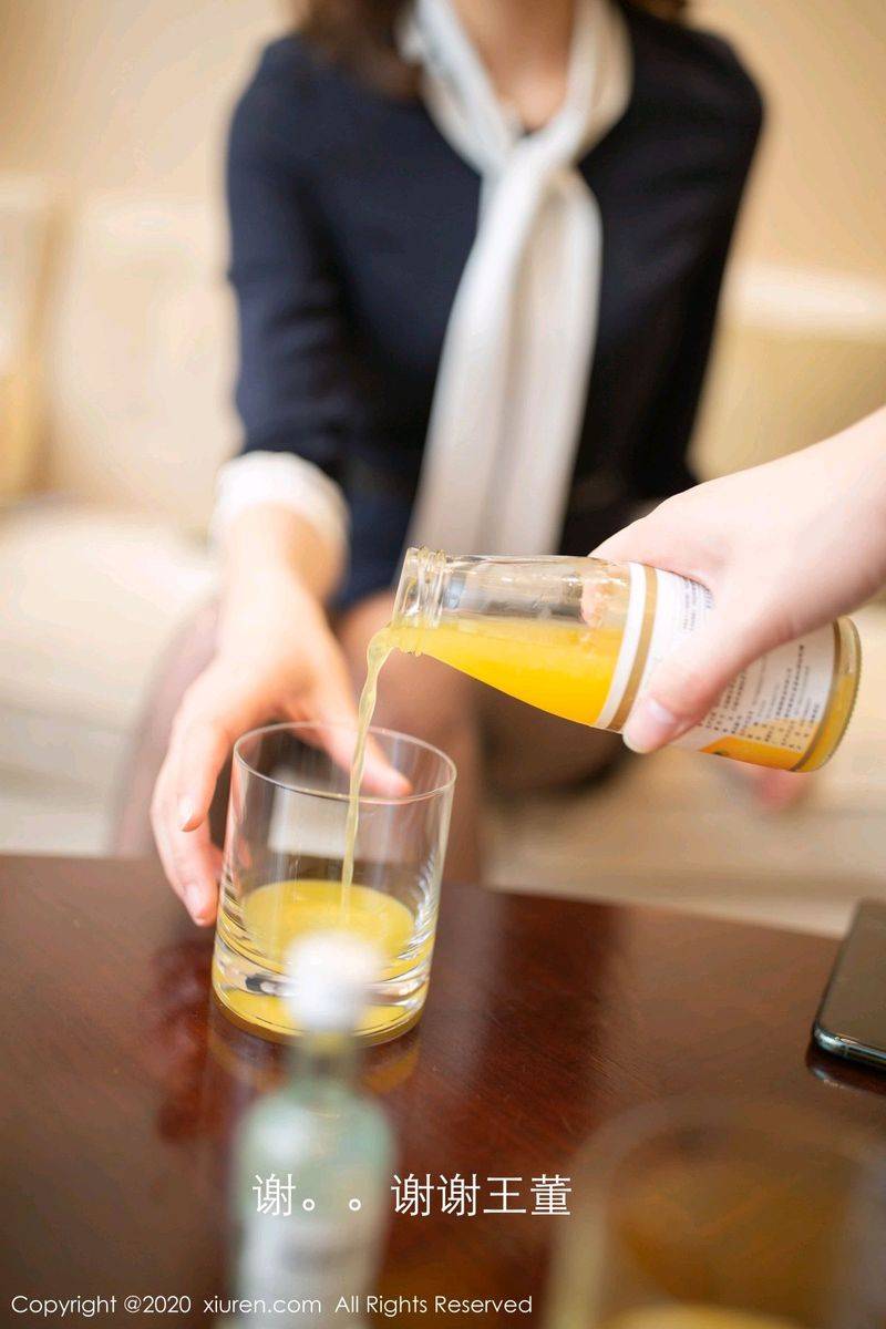 秀人网美女模特陆萱萱黑丝美腿内衣诱惑女友NTR剧情写真-10