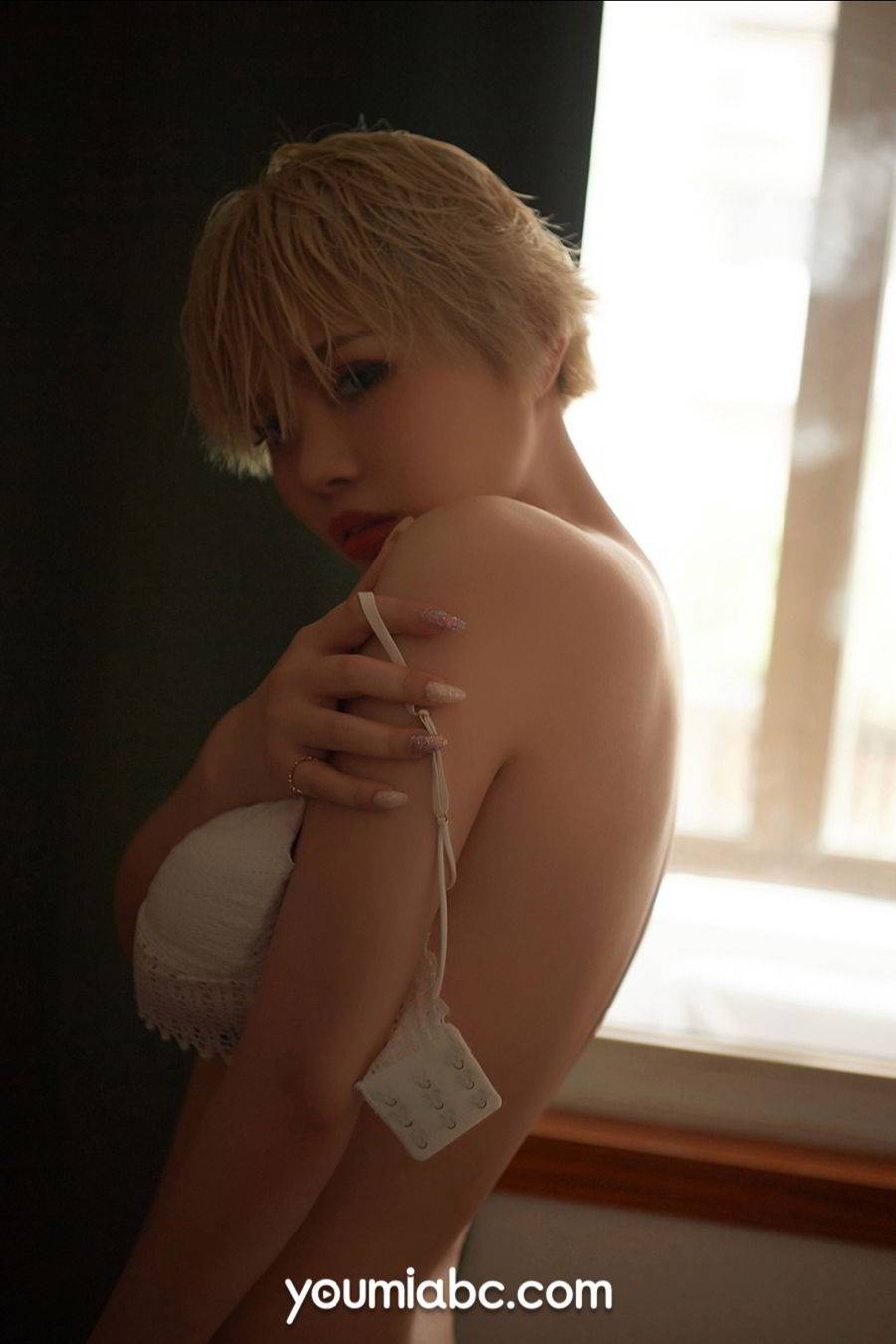 YOUMEI尤美新人模特Heidi波涛胸涌湿身撩拨の温柔主题写真-6