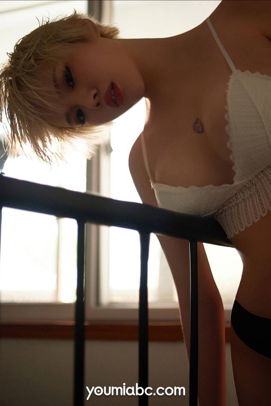 YOUMEI尤美新人模特Heidi波涛胸涌湿身撩拨の温柔主题写真-41