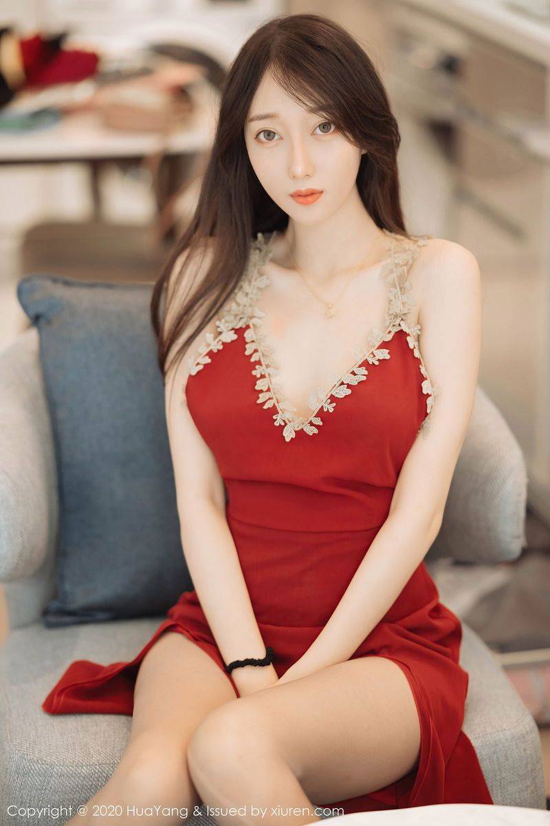 花漾Show丽质模特玥儿玥er华丽吊裙&丝袜美腿性感狂野写真