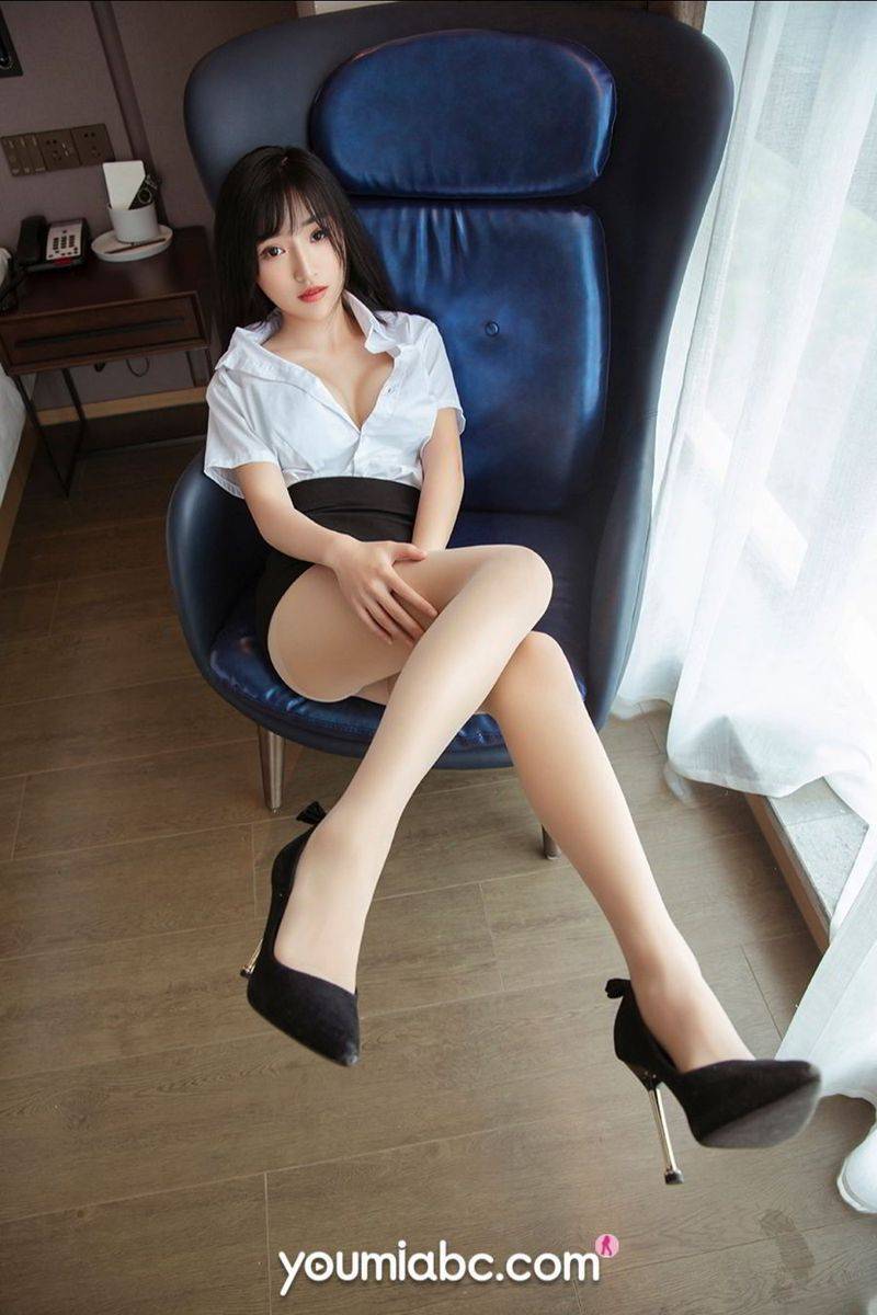 YOUMEI尤美新人嫩模小阿狸肉色丝袜火辣包臀裙性感写真-5