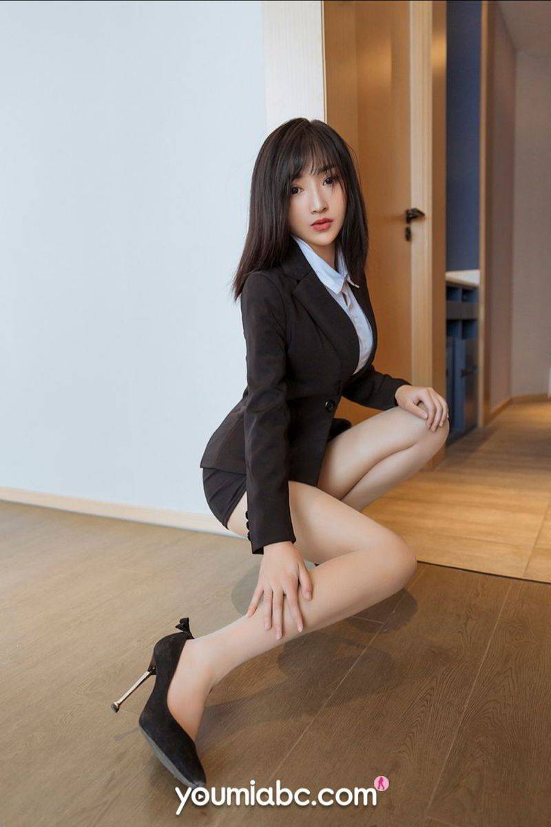 YOUMEI尤美新人嫩模小阿狸肉色丝袜火辣包臀裙性感写真-21