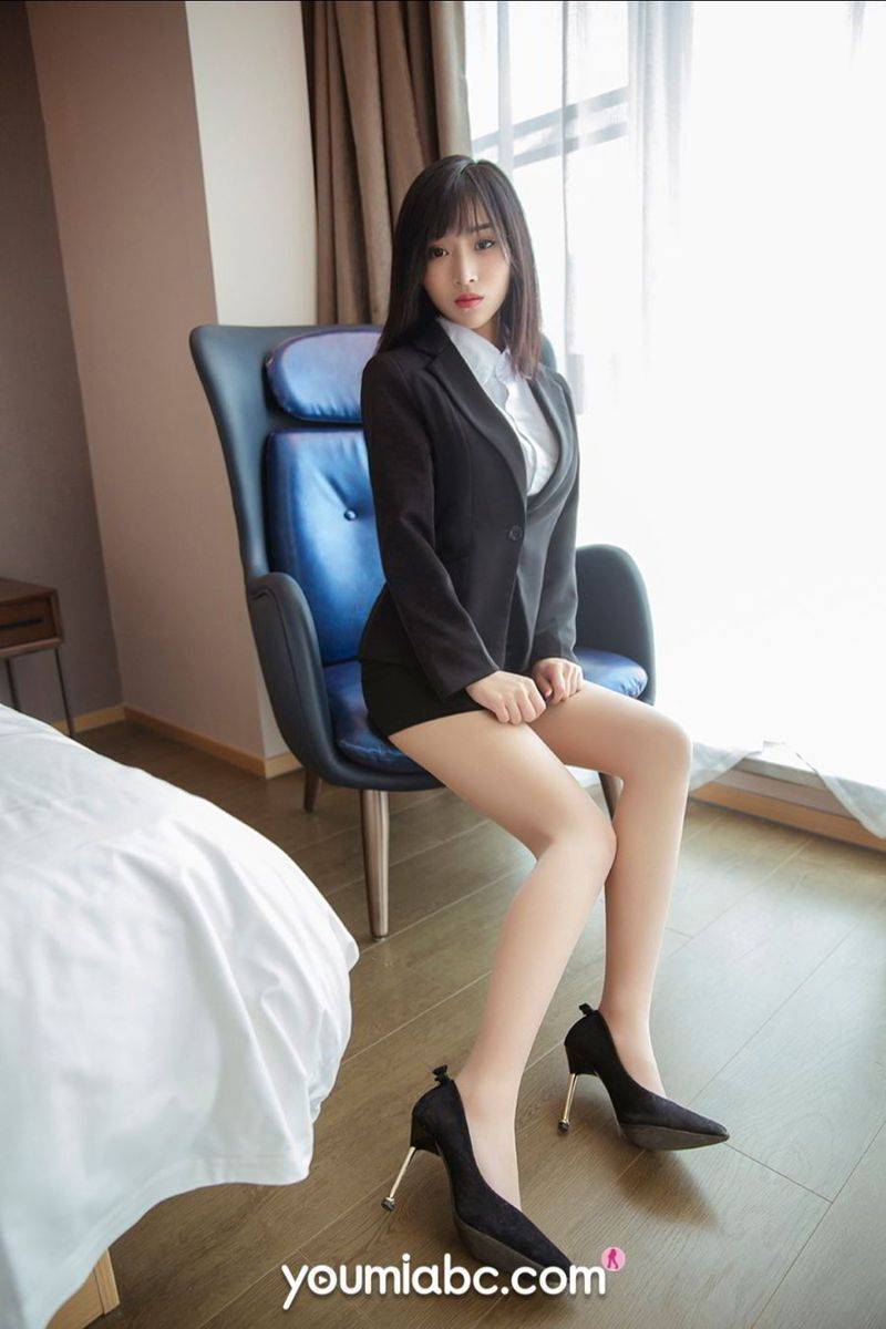 YOUMEI尤美新人嫩模小阿狸肉色丝袜火辣包臀裙性感写真-37