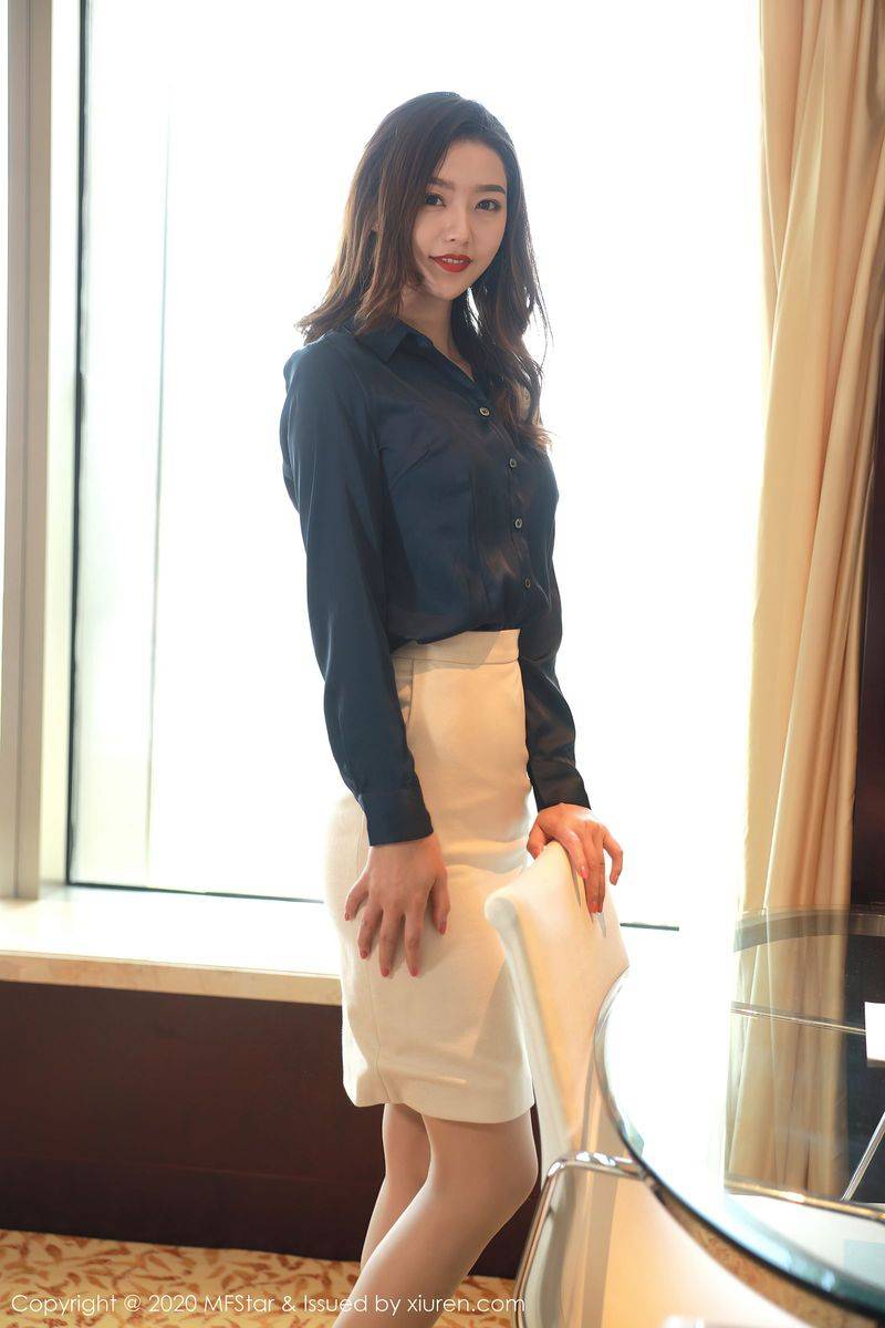 模范学院性感女神方子萱肉丝美腿职场秘书OL系列经典写真