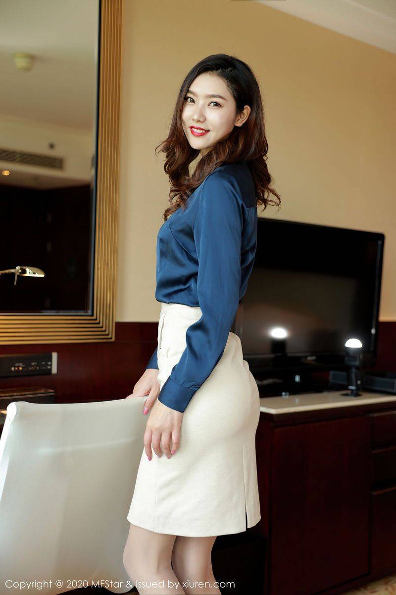 模范学院性感女神方子萱肉丝美腿职场秘书OL系列经典写真-4