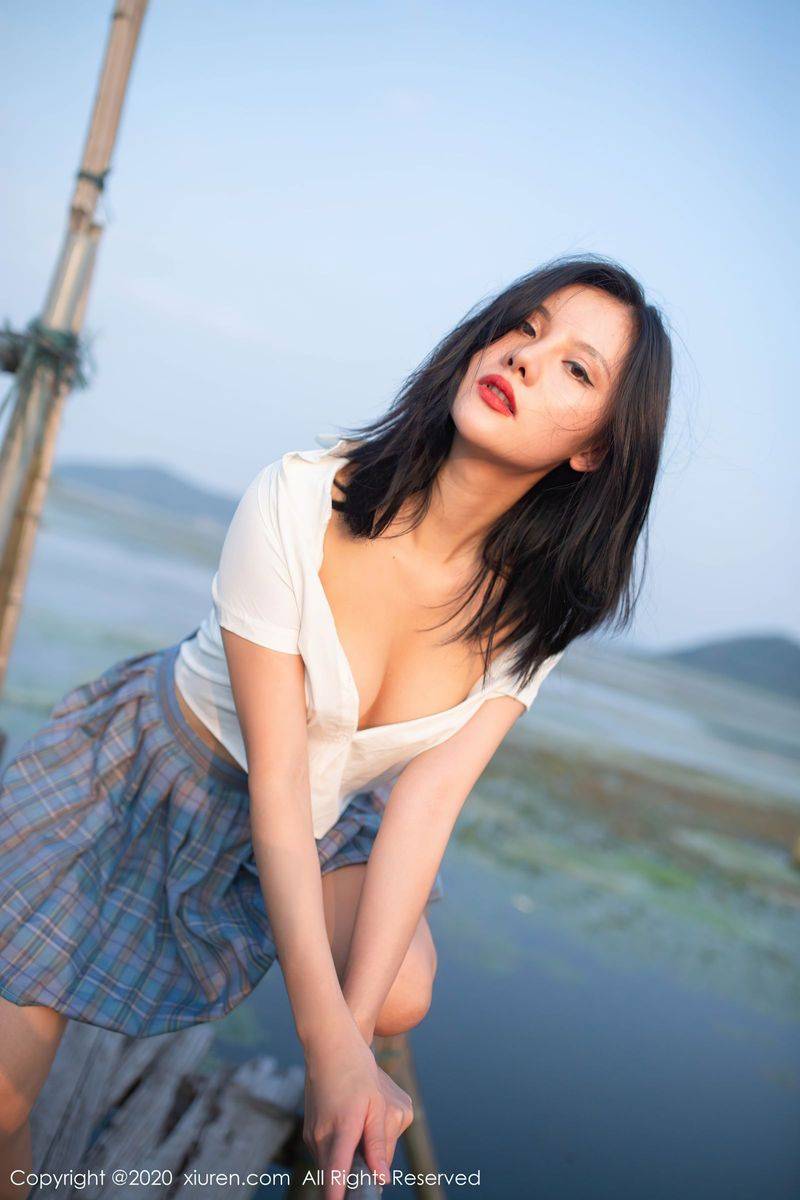 秀人网性感女神就是阿朱啊修长美腿渔村户外主题妖娆写真-3