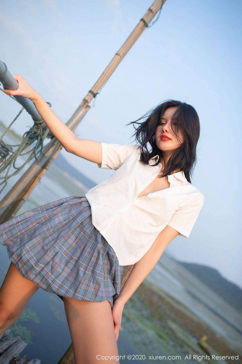 秀人网性感女神就是阿朱啊修长美腿渔村户外主题妖娆写真-2