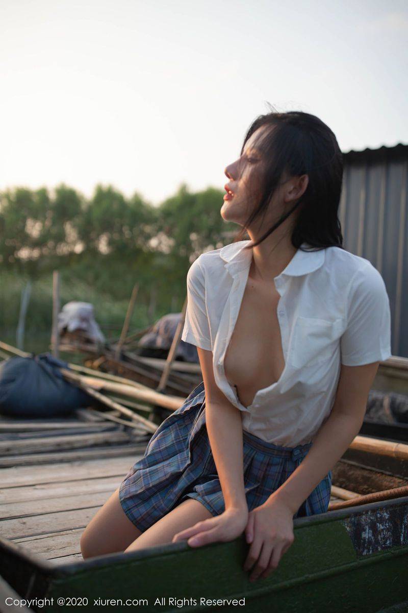 秀人网性感女神就是阿朱啊修长美腿渔村户外主题妖娆写真-8