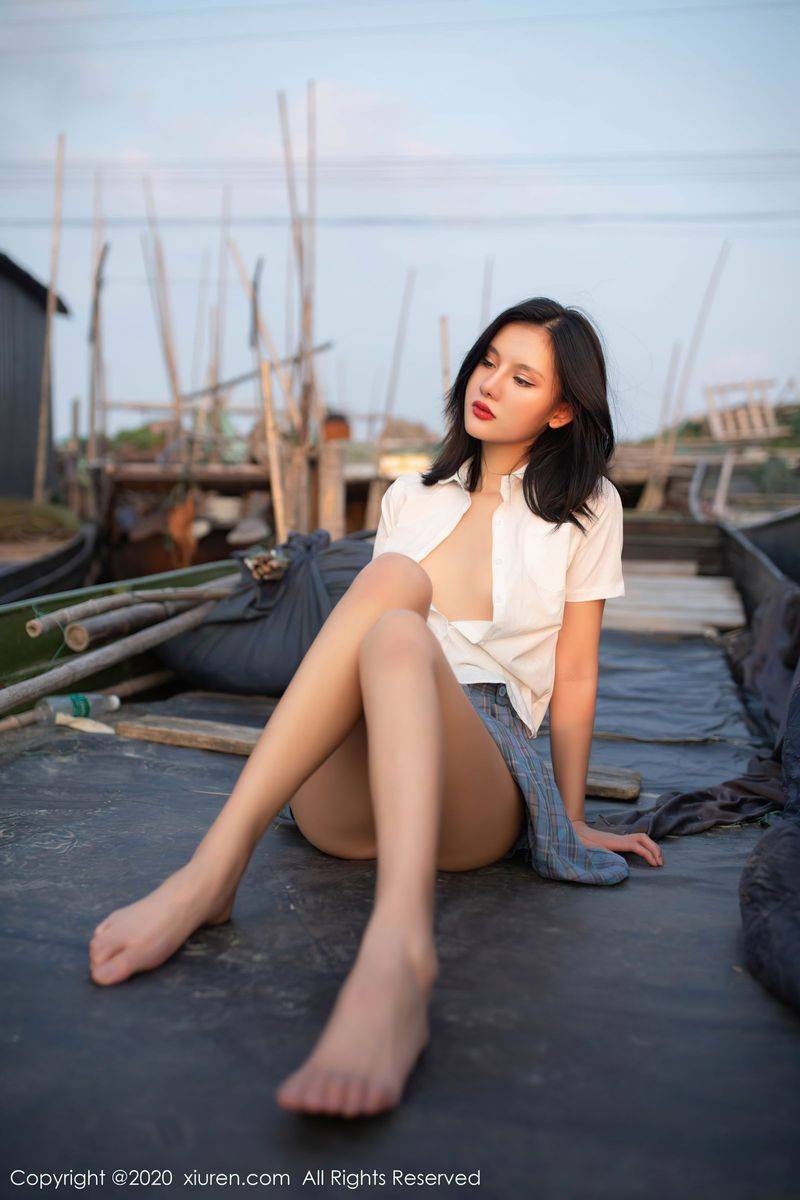 秀人网性感女神就是阿朱啊修长美腿渔村户外主题妖娆写真-12