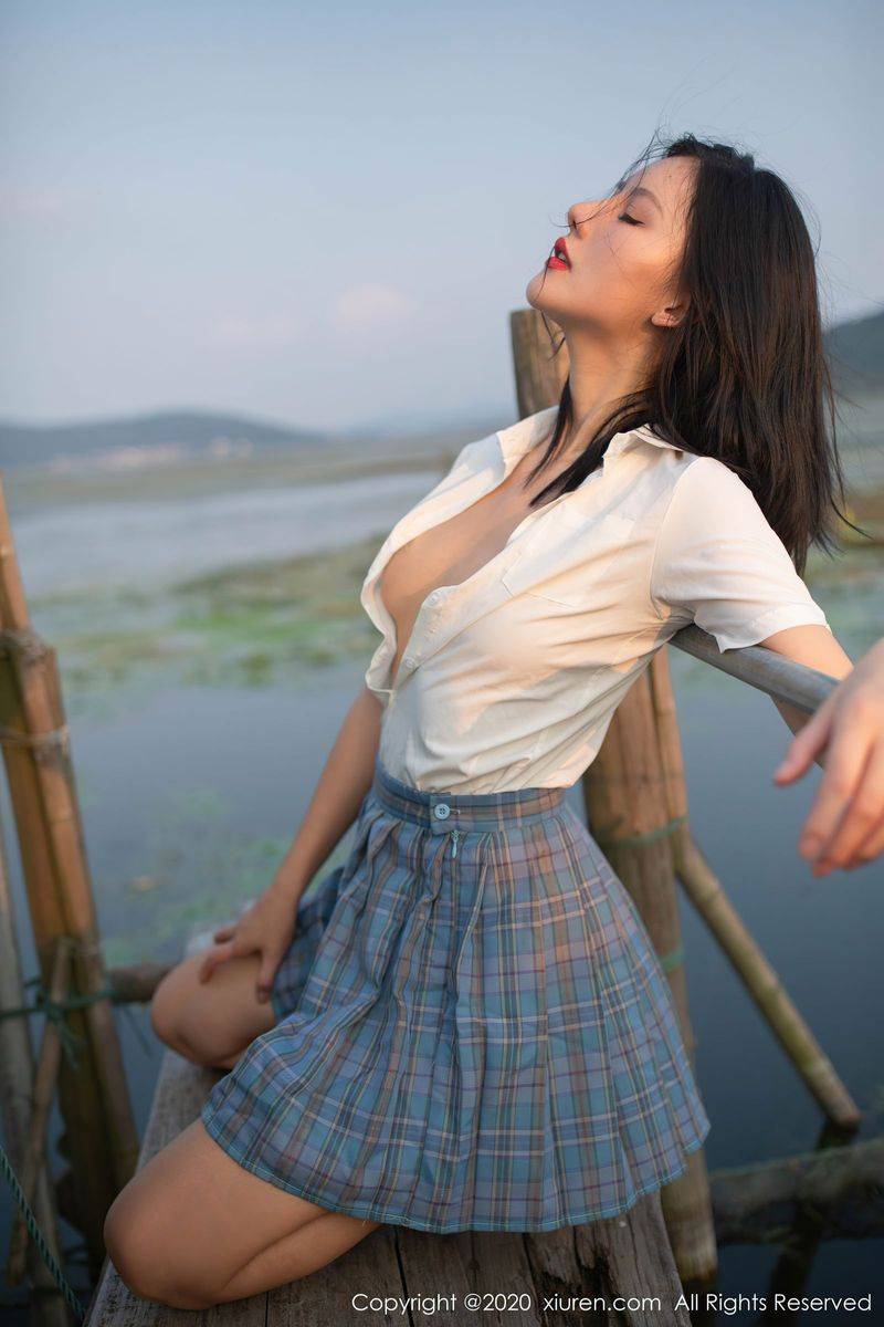 秀人网性感女神就是阿朱啊修长美腿渔村户外主题妖娆写真-6