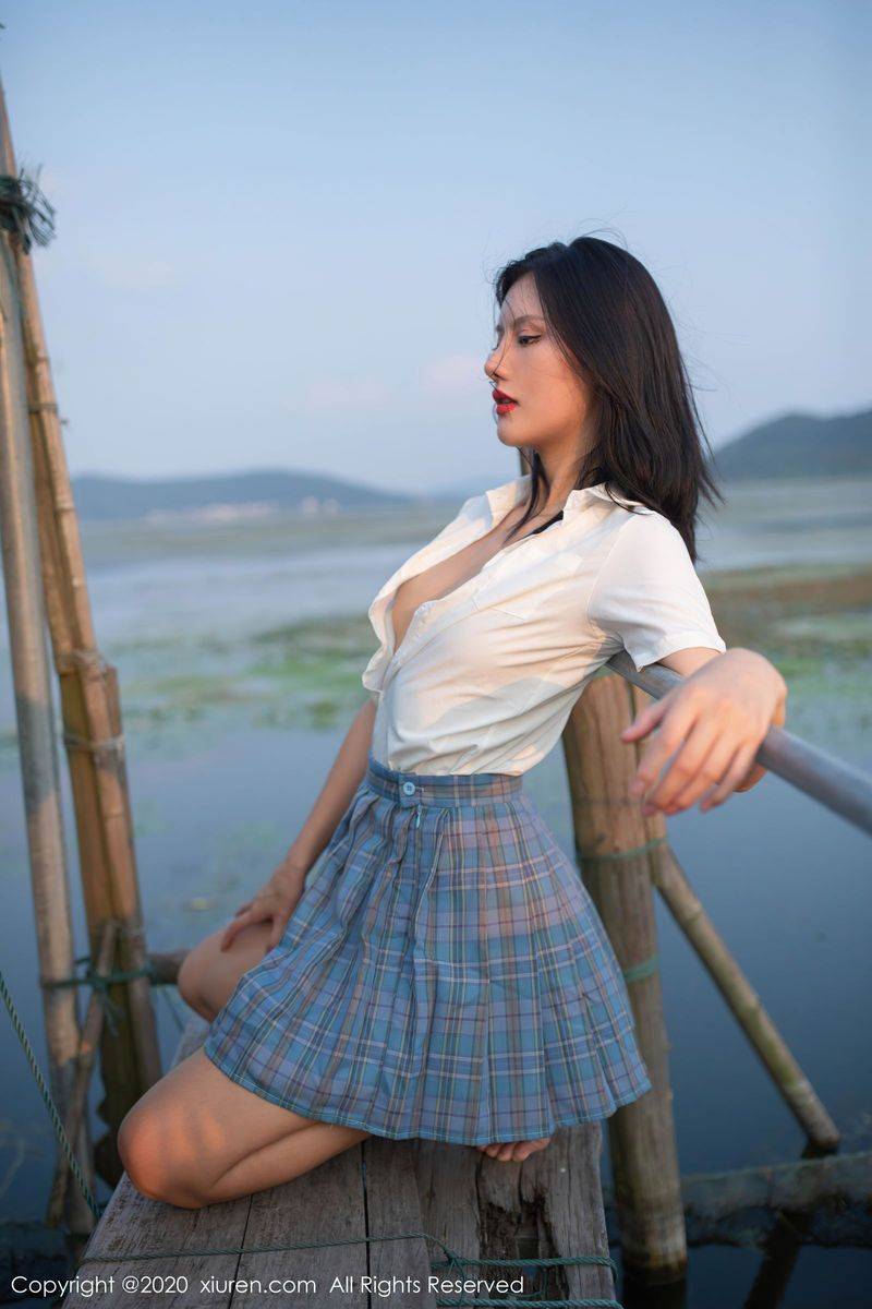 秀人网性感女神就是阿朱啊修长美腿渔村户外主题妖娆写真-5