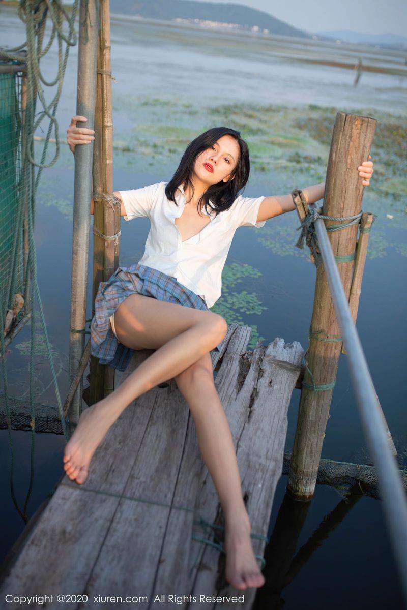 秀人网性感女神就是阿朱啊修长美腿渔村户外主题妖娆写真-20