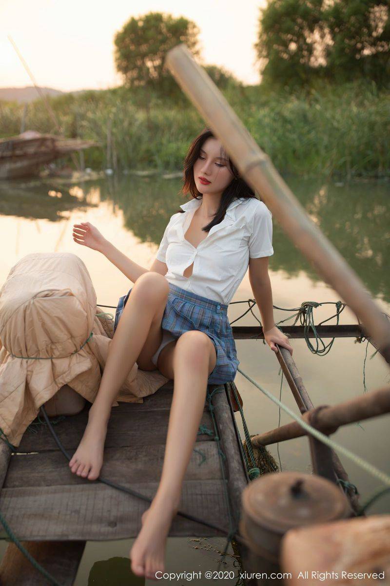 秀人网性感女神就是阿朱啊修长美腿渔村户外主题妖娆写真-24