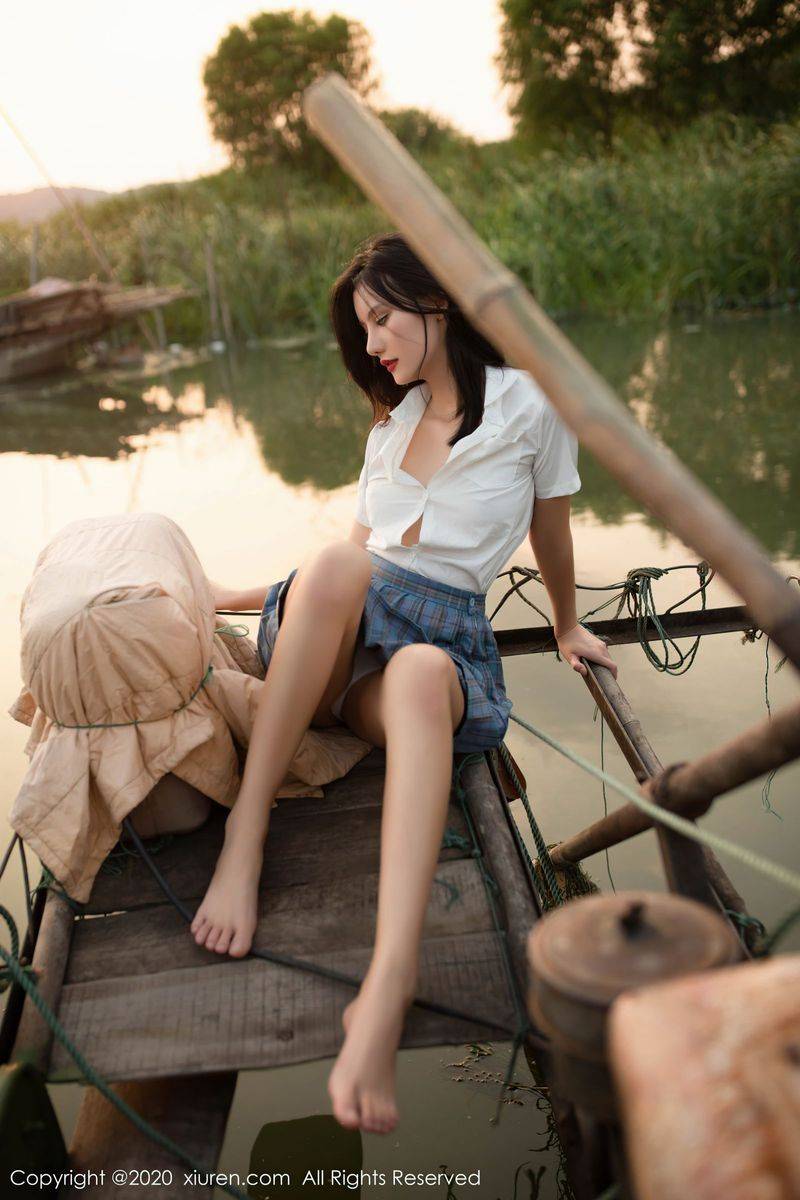秀人网性感女神就是阿朱啊修长美腿渔村户外主题妖娆写真-25