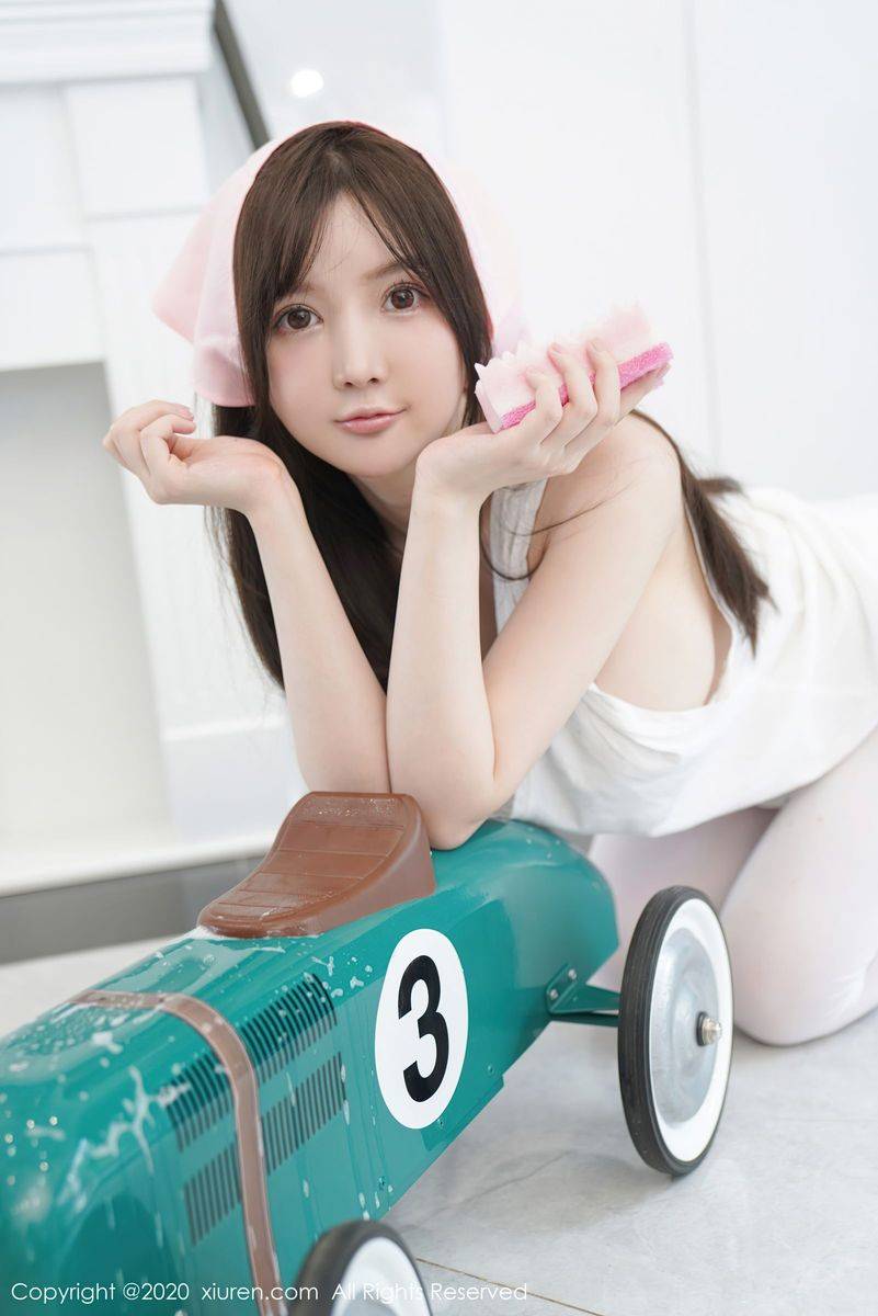 秀人网美女模特糯美子Mini家政女仆童颜巨乳内衣主题写真