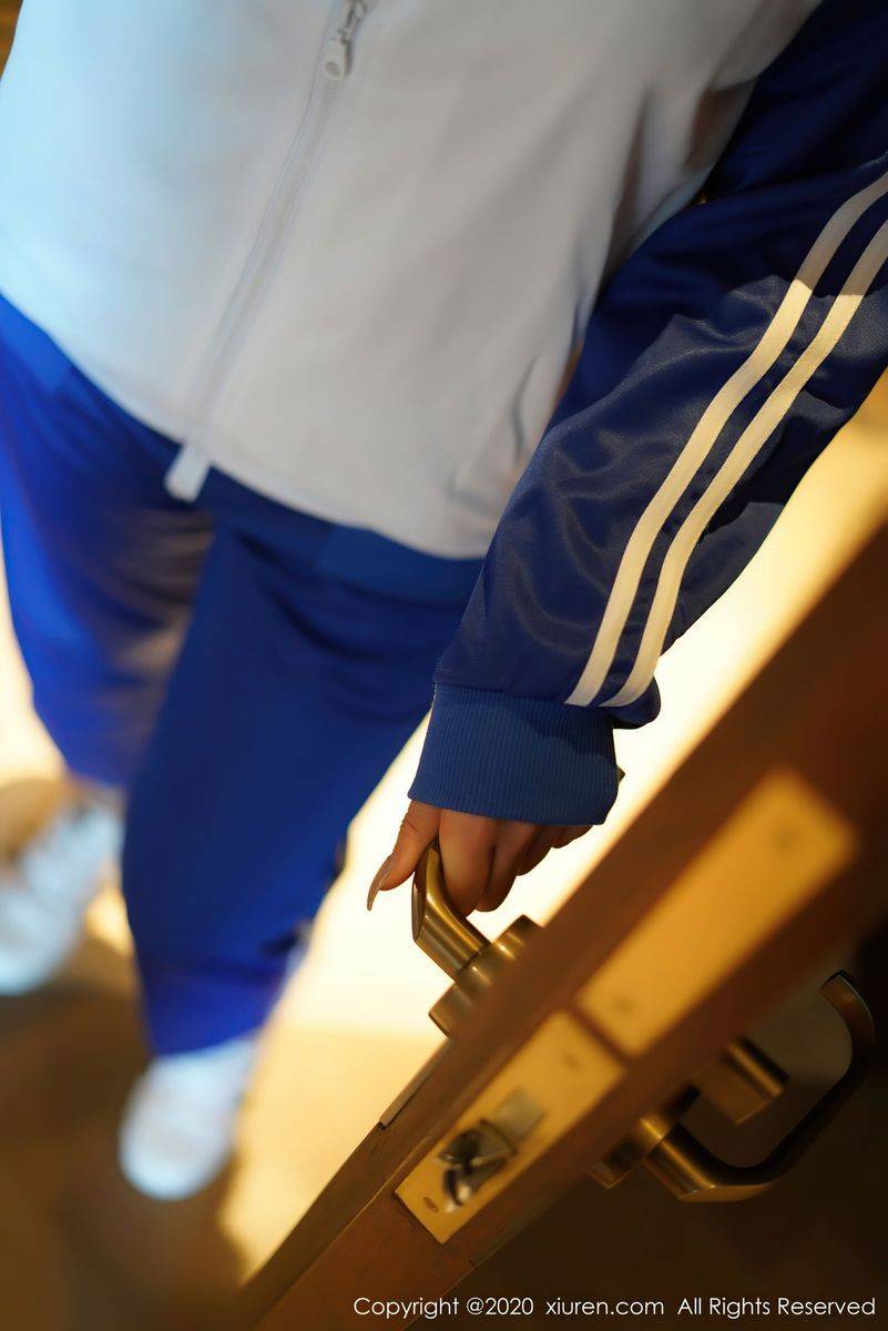 秀人网美女模特柴婉艺Averie清纯校服蓝白运动系列丝袜美图-7