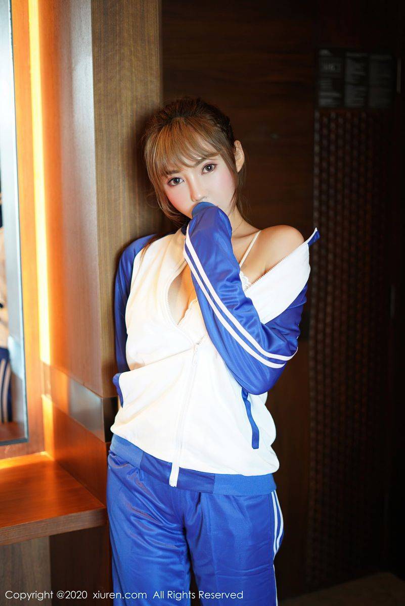 秀人网美女模特柴婉艺Averie清纯校服蓝白运动系列丝袜美图-13