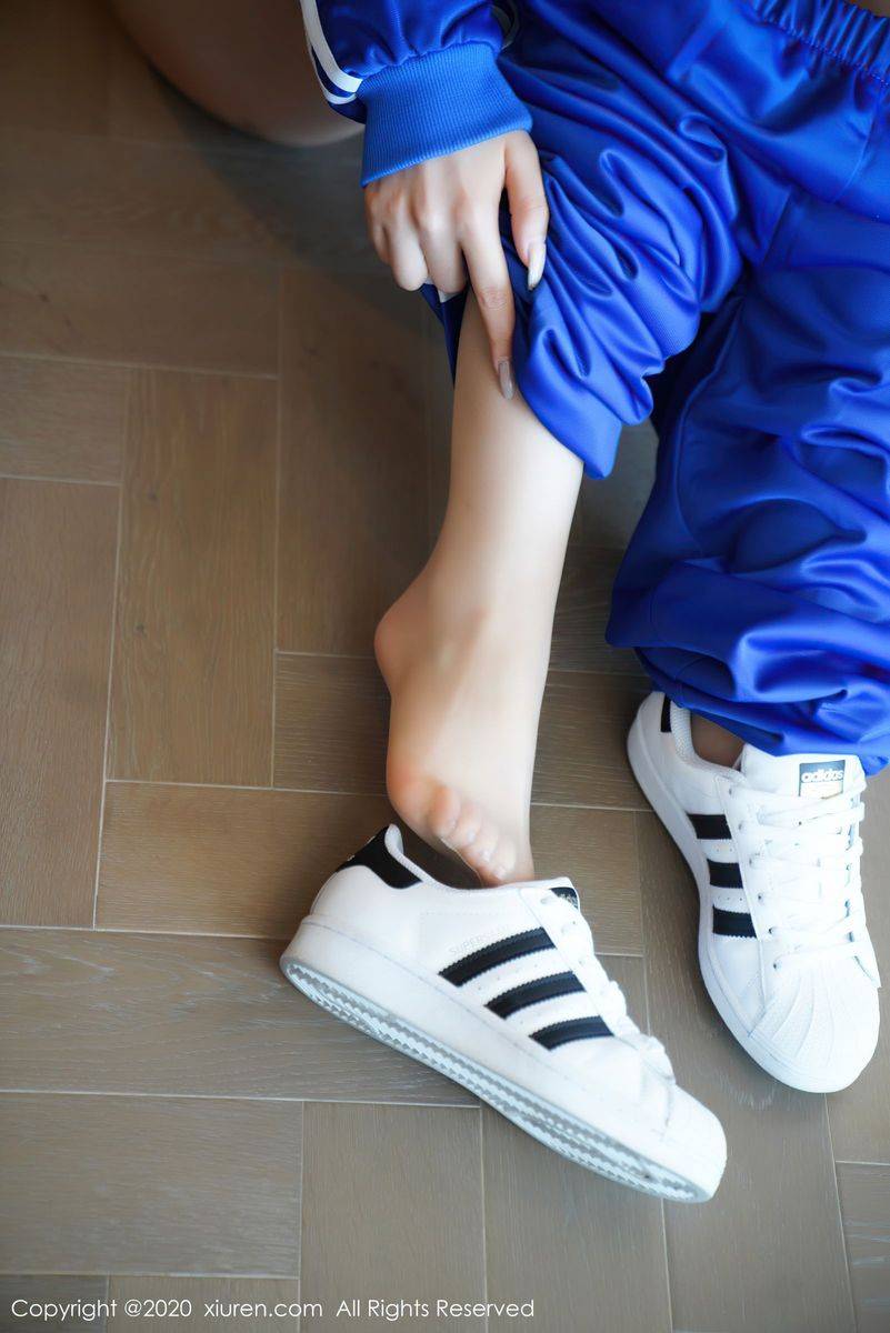 秀人网美女模特柴婉艺Averie清纯校服蓝白运动系列丝袜美图-39