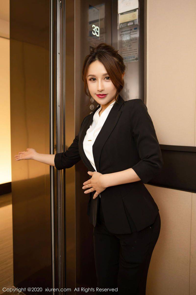 秀人网性感女神徐安安酒店私人管家系列职场OL制服诱惑写真-9