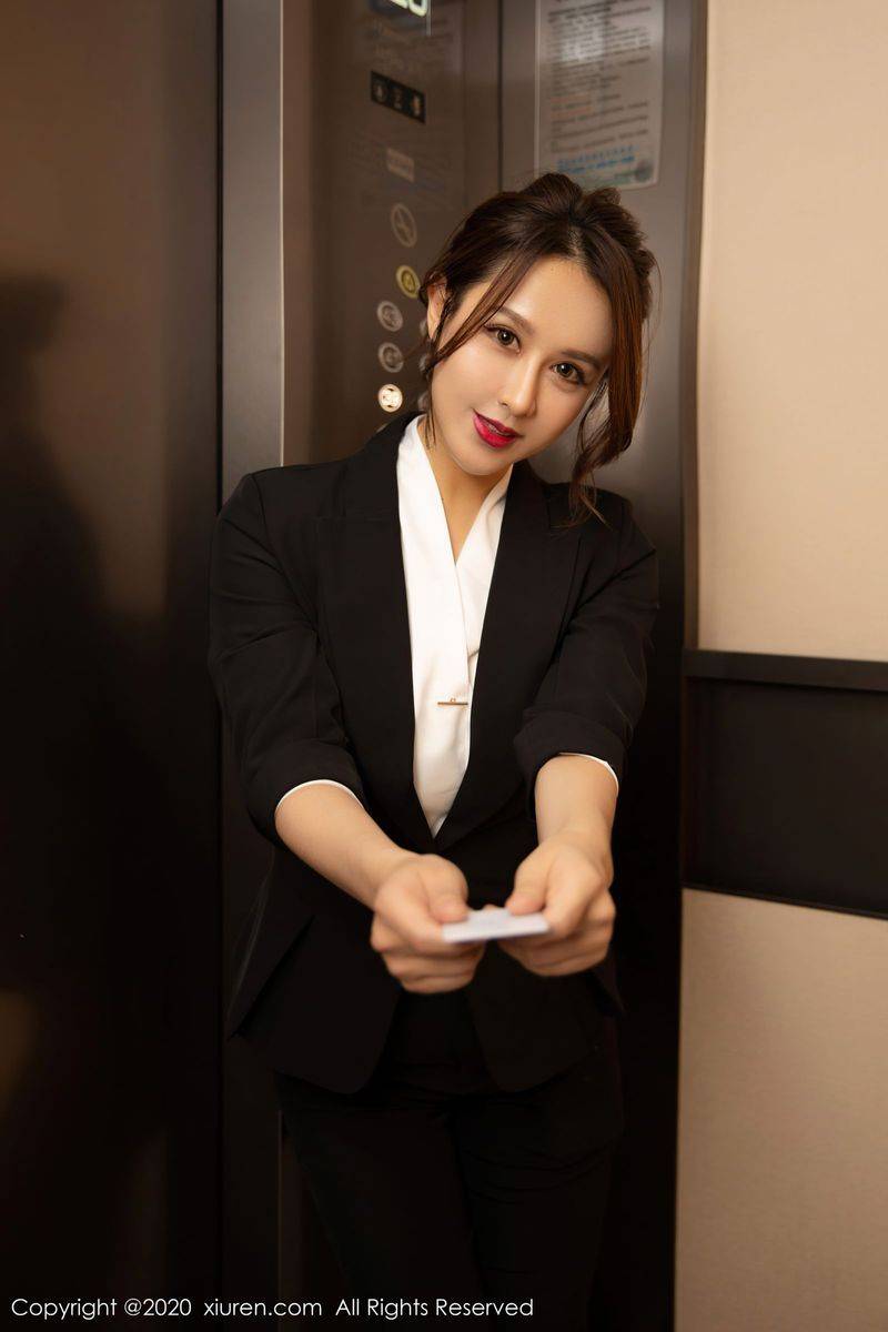 秀人网性感女神徐安安酒店私人管家系列职场OL制服诱惑写真-8