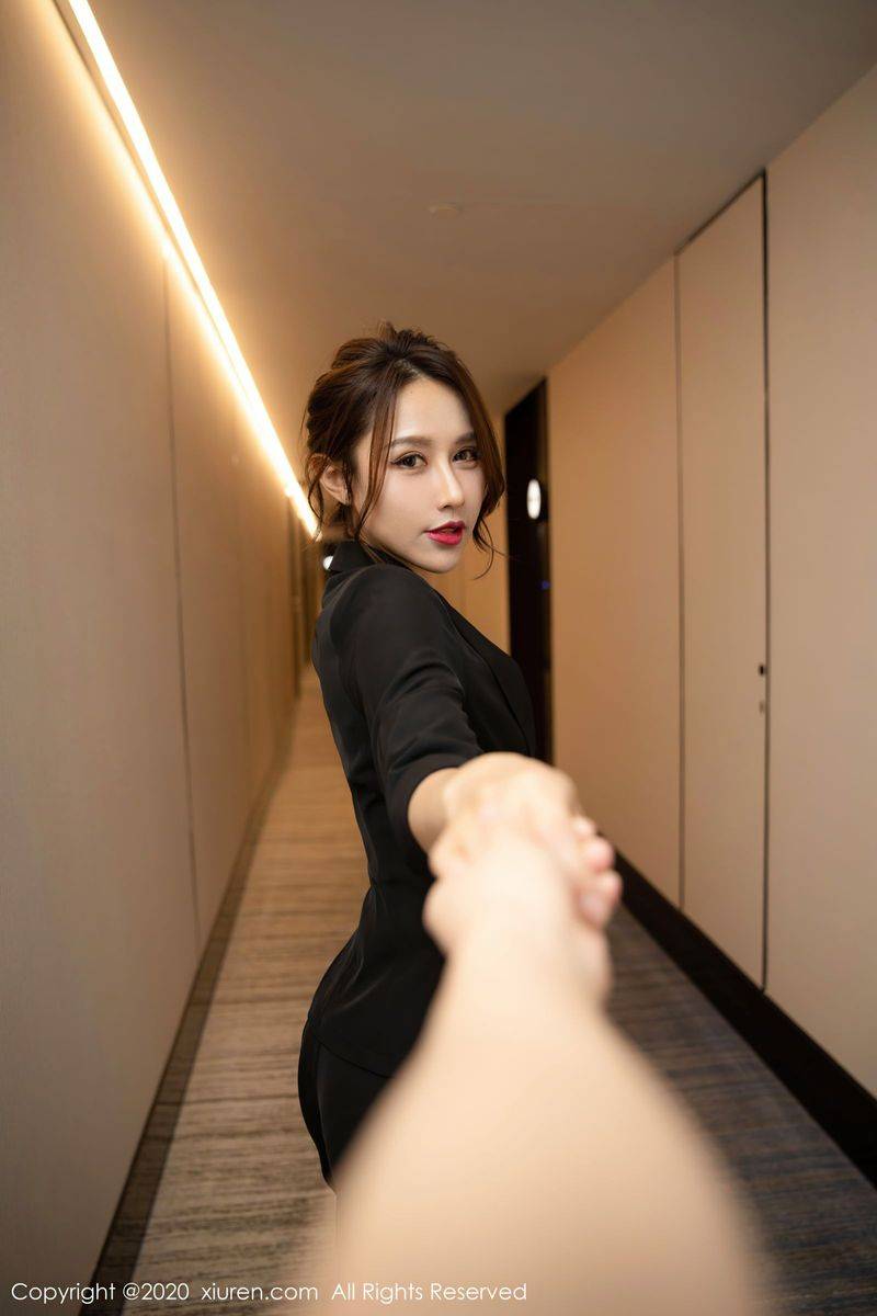 秀人网性感女神徐安安酒店私人管家系列职场OL制服诱惑写真-13