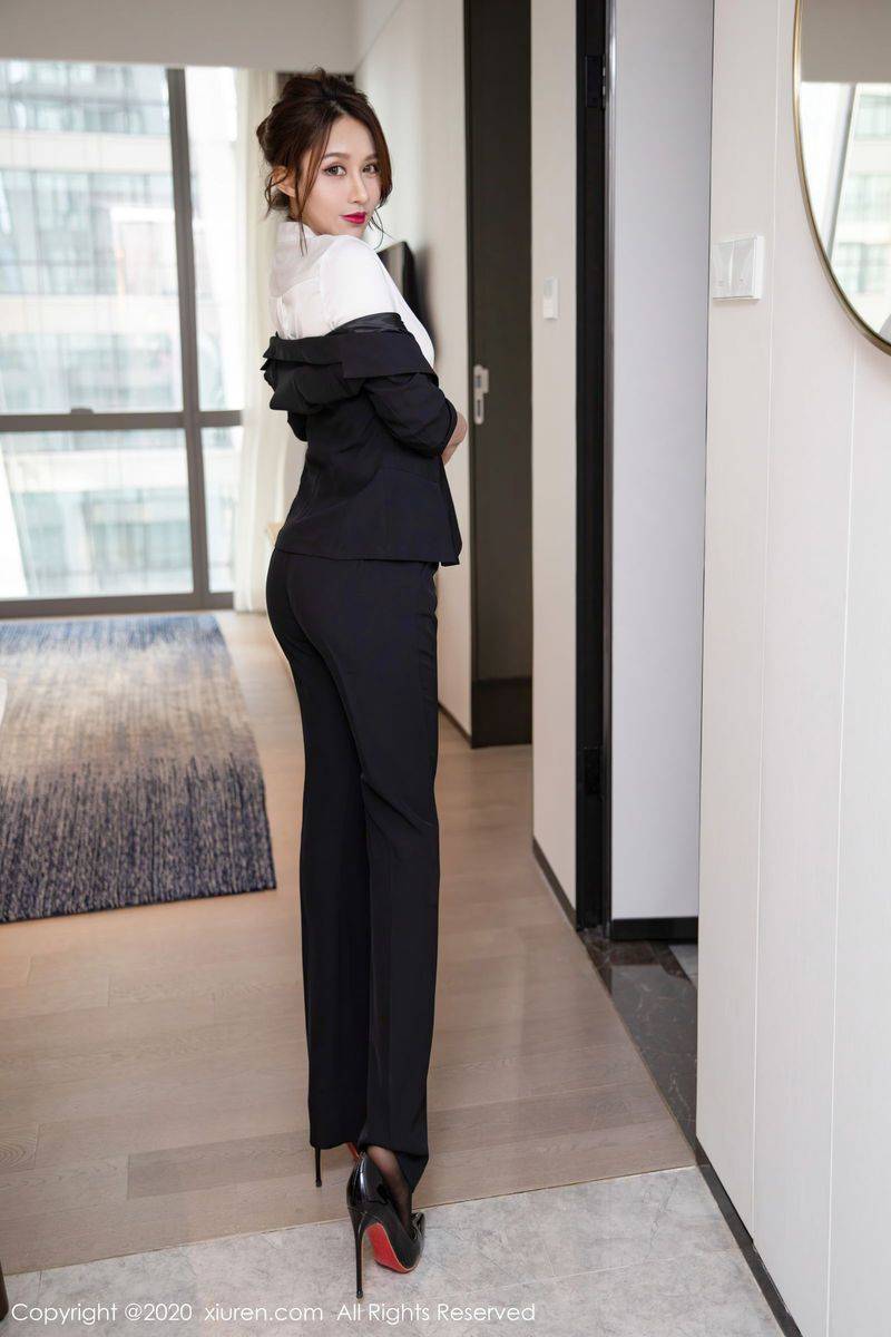 秀人网性感女神徐安安酒店私人管家系列职场OL制服诱惑写真-18