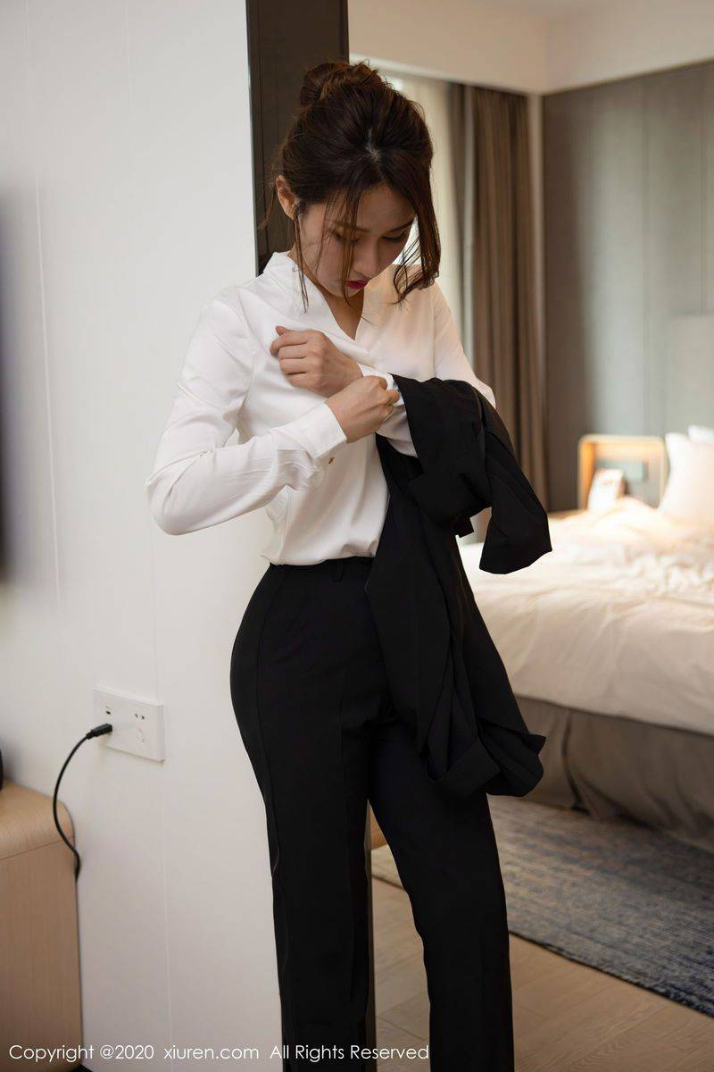 秀人网性感女神徐安安酒店私人管家系列职场OL制服诱惑写真-29